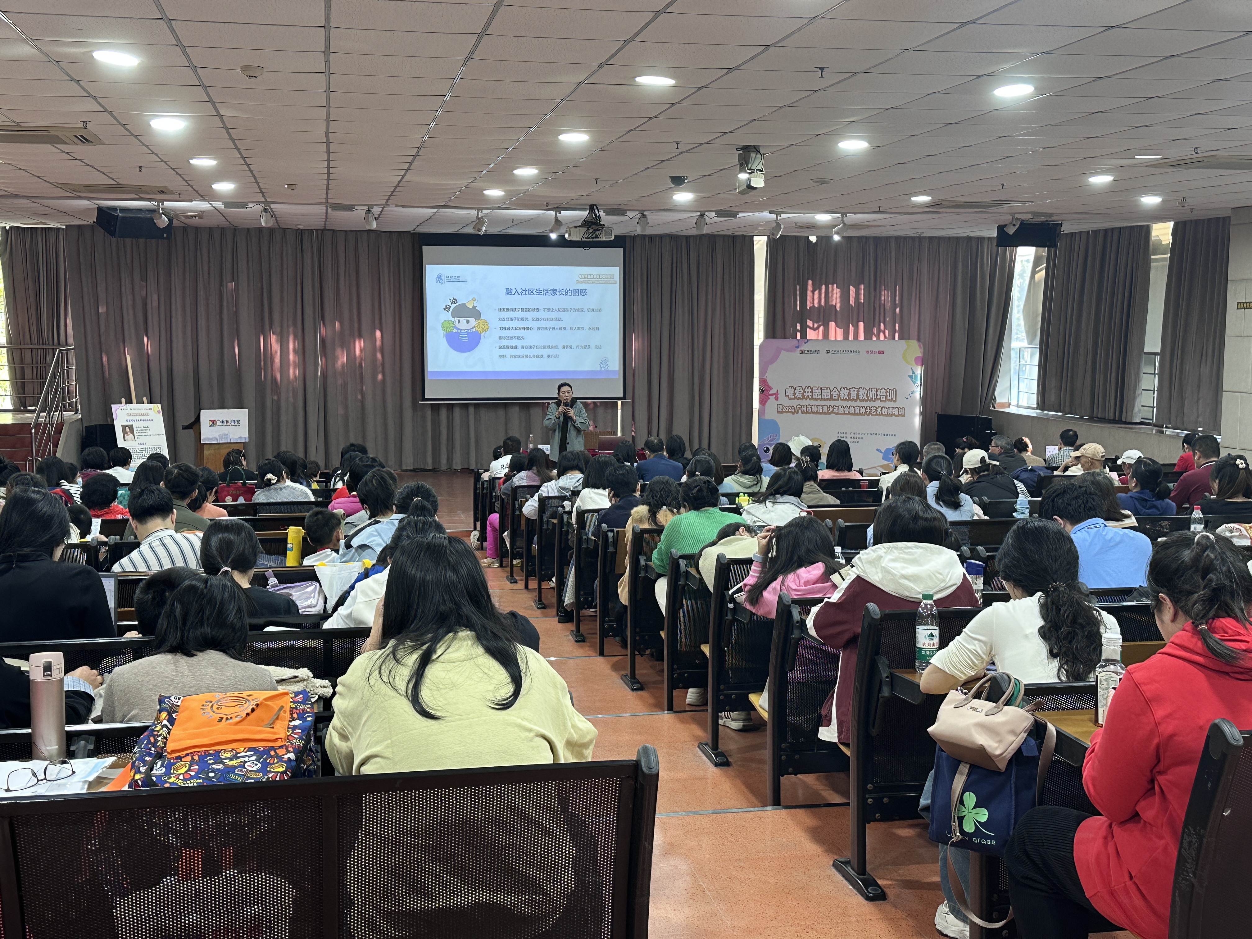 家长可以这么带娃融入社区.jpg