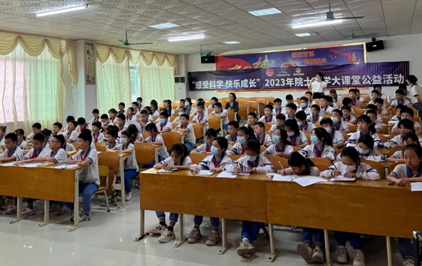 心理健康、应急救护、预防肥胖等多主题“院士科学大课堂”走进花都区中小学~