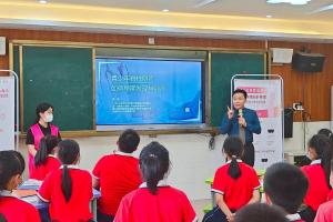 "院士科学大课堂"本周为从化乡村少年带来脊柱健康知识科普课堂~